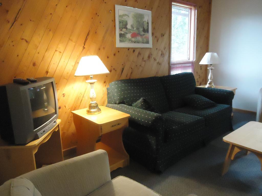 Balsam Resort Fenelon Falls Exterior photo